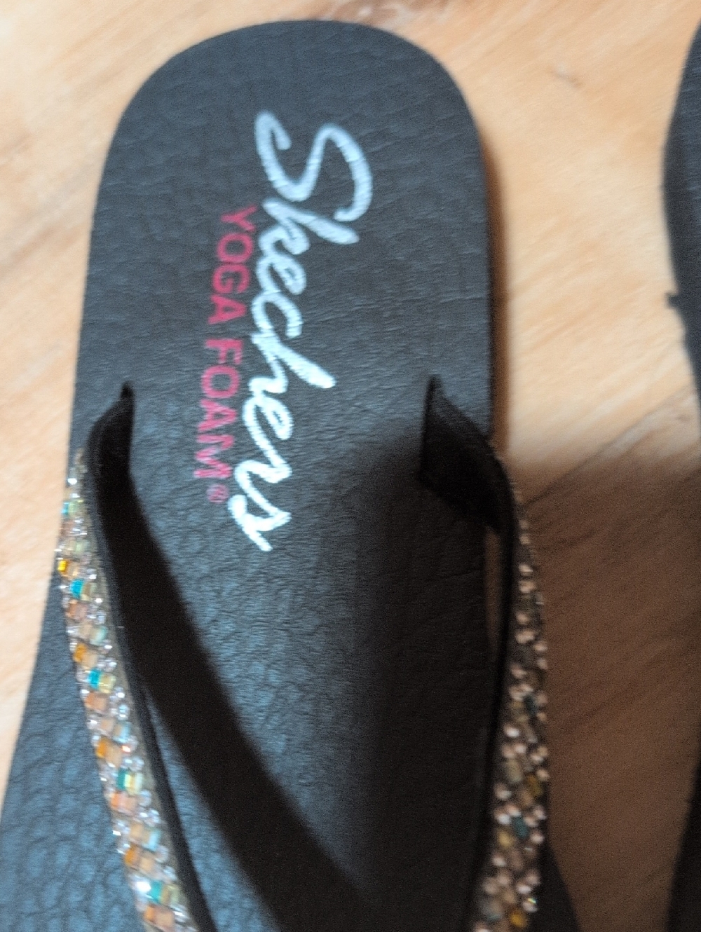 Skechers Yoga Foam Black Flip Flops with Glitter Straps - Picture 4 of 7